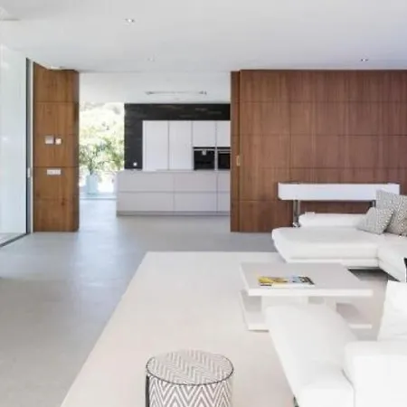 En-suite Bedrooms And Spacious Terrace. Vila