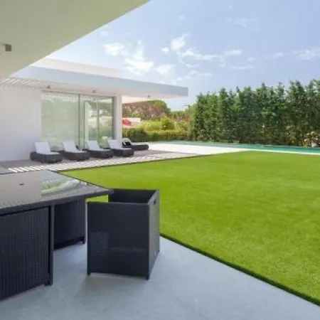 En-suite Bedrooms And Spacious Terrace. Vila Almancil