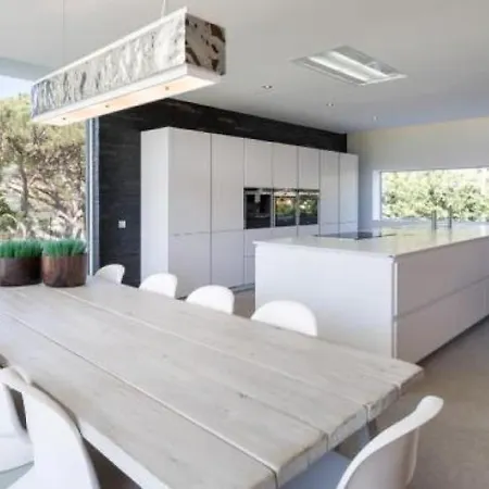 Villa En-suite Bedrooms And Spacious Terrace. *